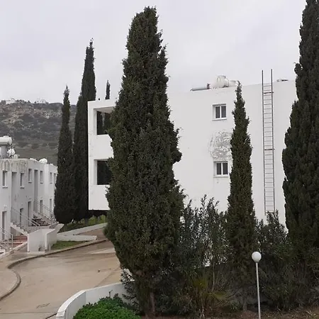 Akamandos 76 * Peyia